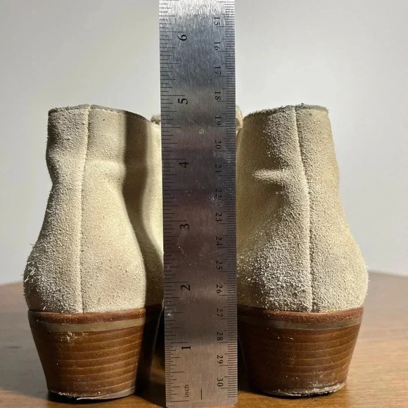 Jack Rogers Women's Boot Bailee Boot Size 7.5 Sand Beige Cream Suede Scalloped - Picture 5 of 10